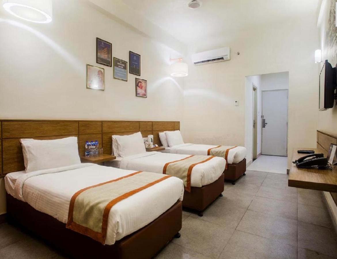 Max Hotels Allāhābād Junction Екстериор снимка