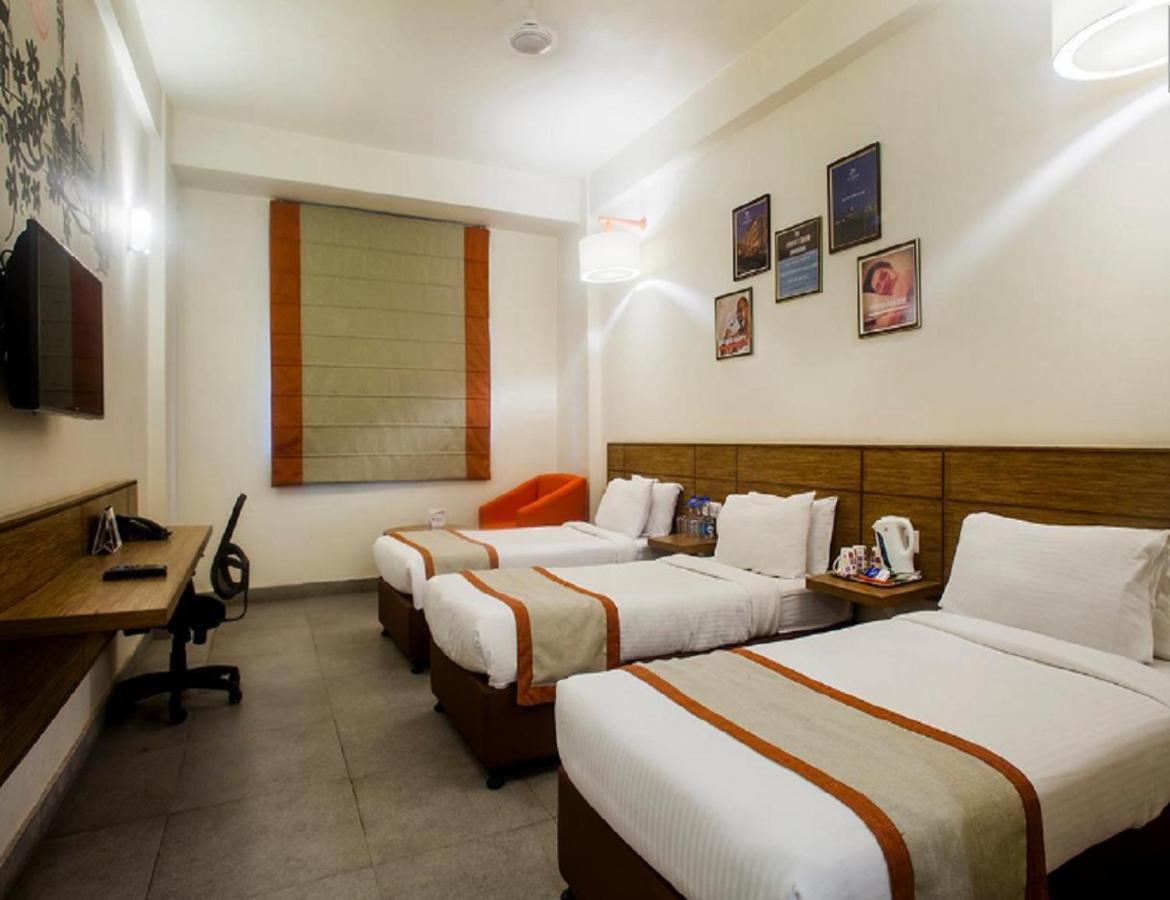 Max Hotels Allāhābād Junction Екстериор снимка