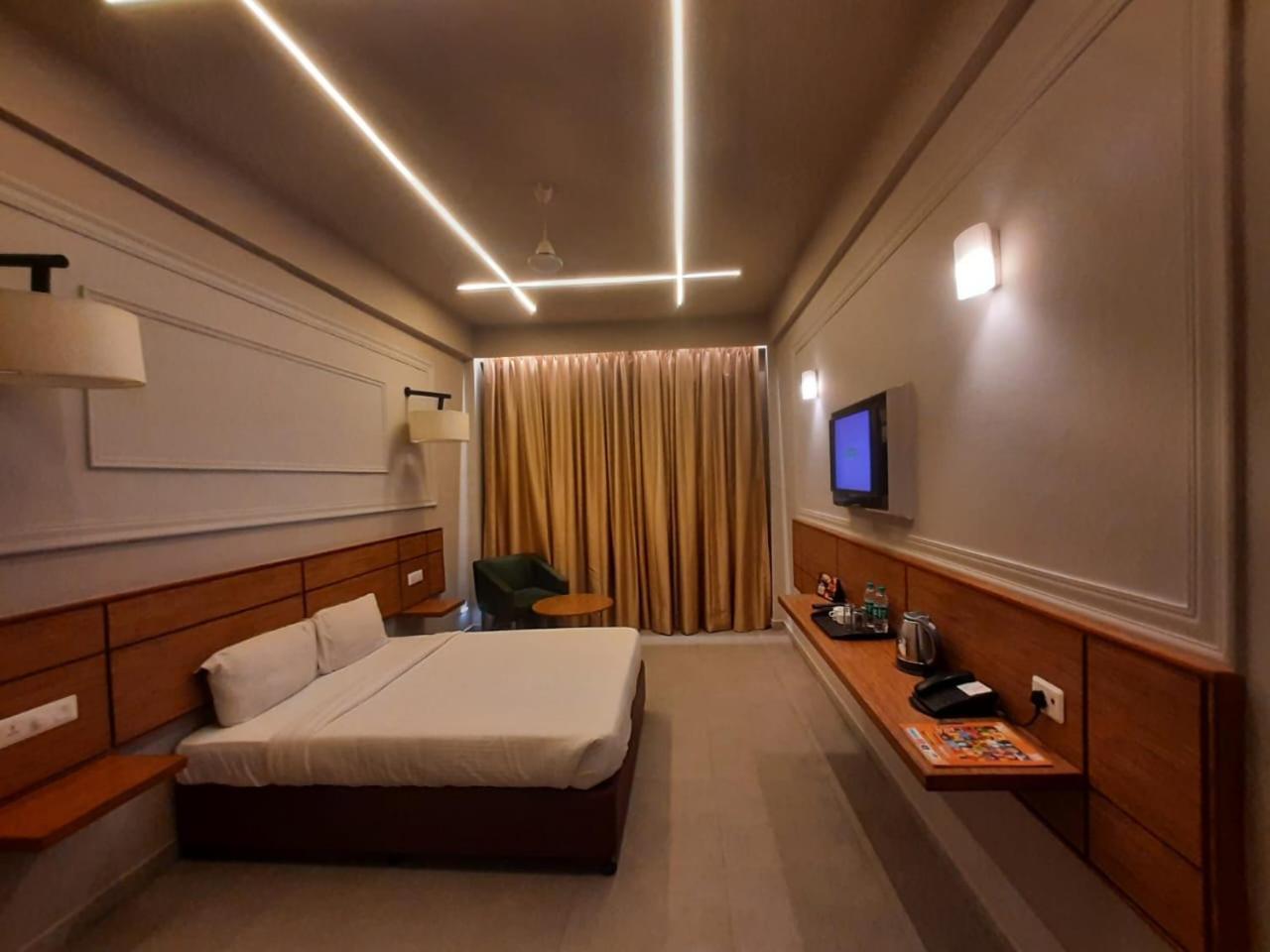 Max Hotels Allāhābād Junction Екстериор снимка