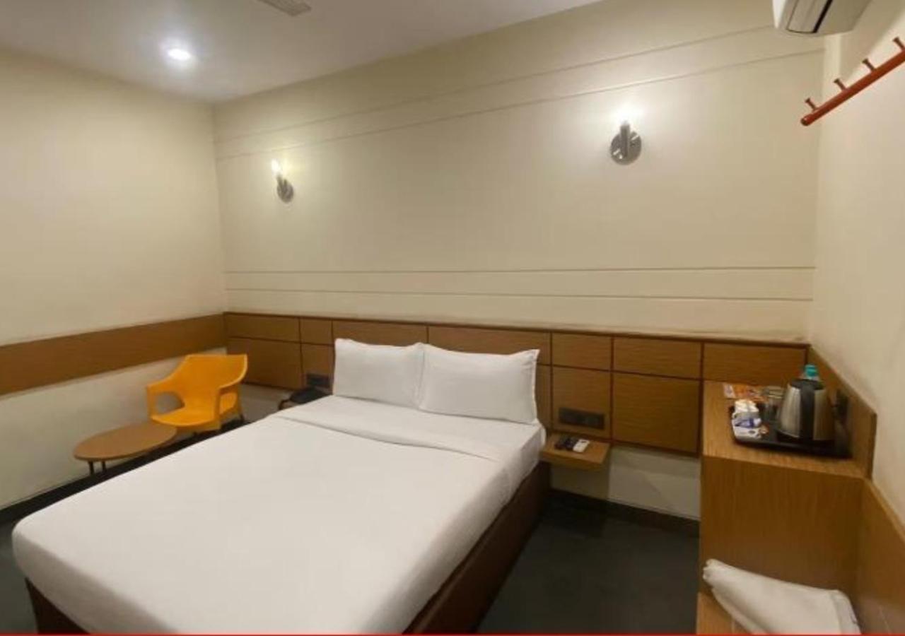 Max Hotels Allāhābād Junction Екстериор снимка