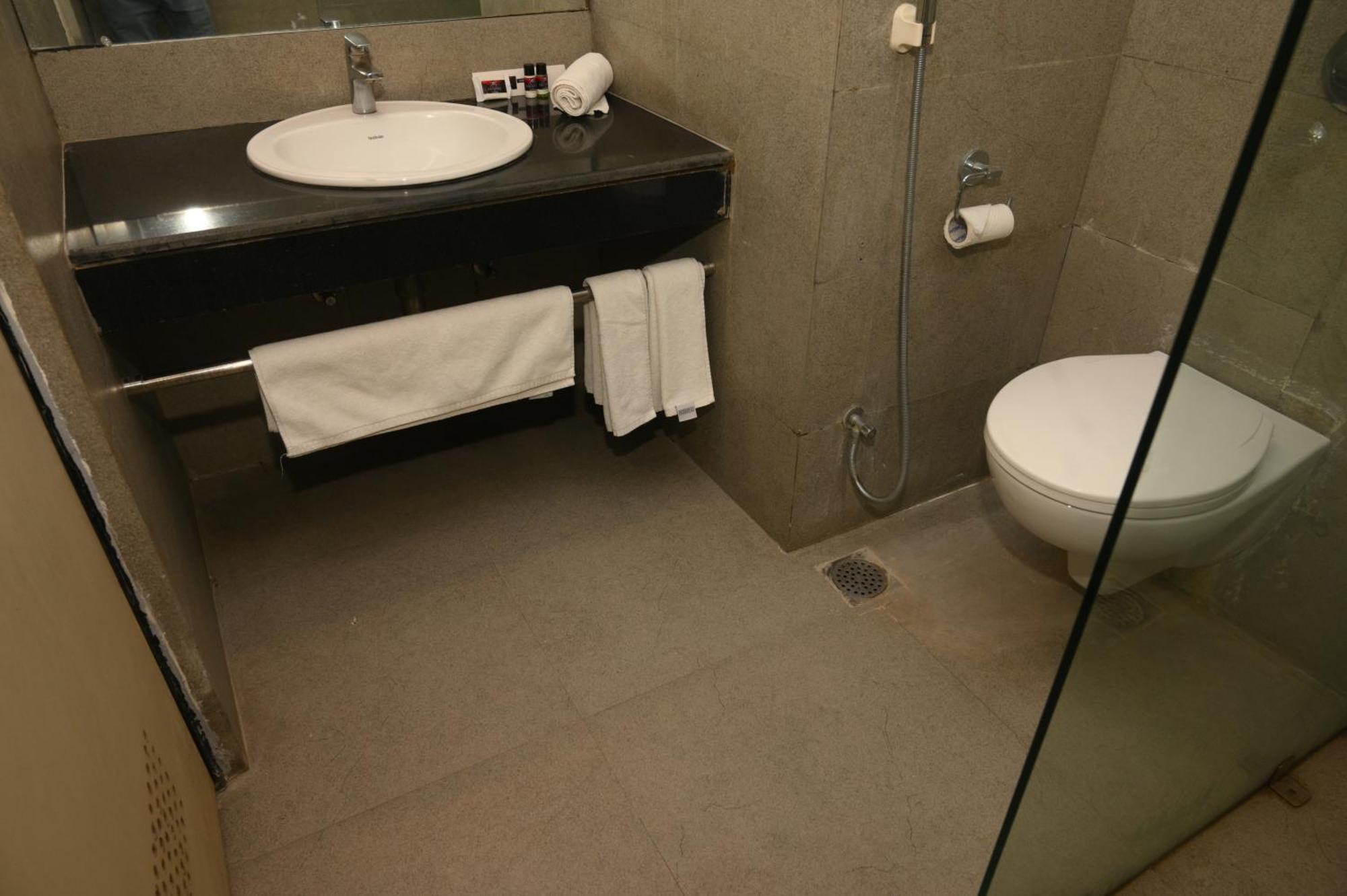 Max Hotels Allāhābād Junction Екстериор снимка