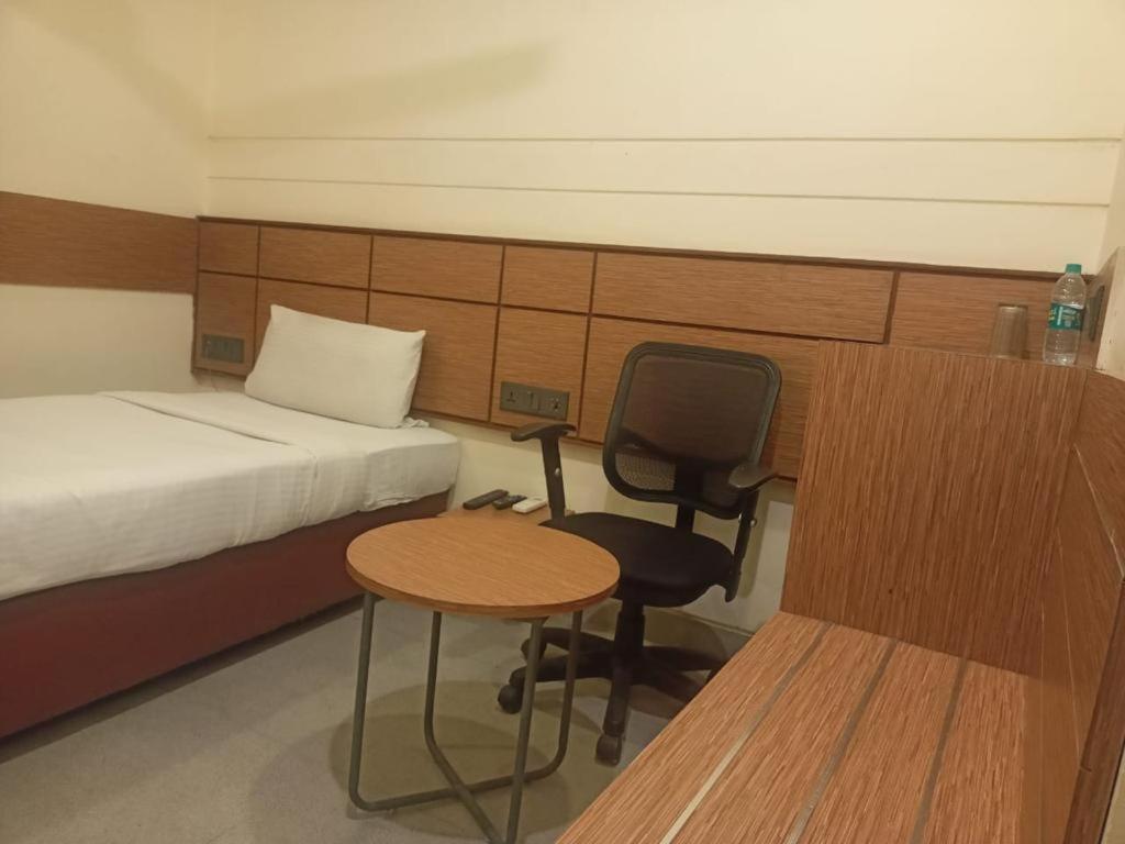 Max Hotels Allāhābād Junction Екстериор снимка