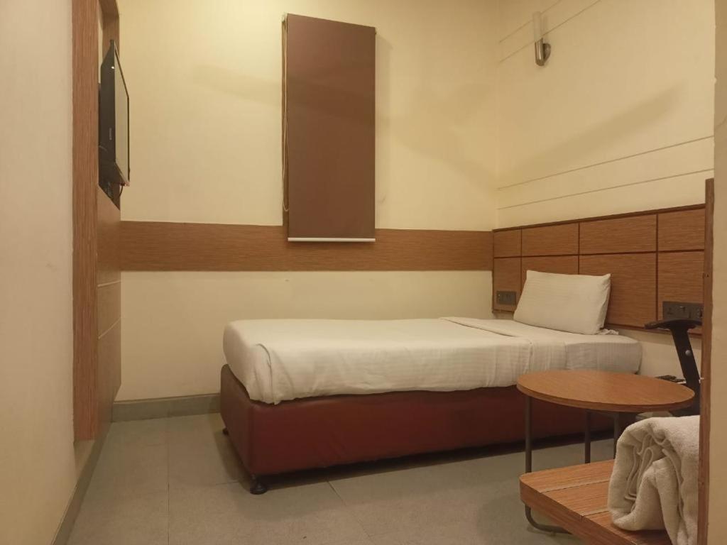 Max Hotels Allāhābād Junction Екстериор снимка