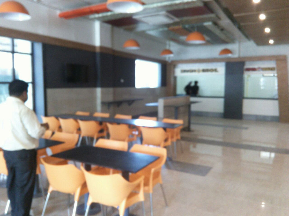 Max Hotels Allāhābād Junction Екстериор снимка